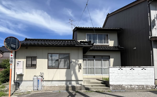 detached 氷見市伊勢大町