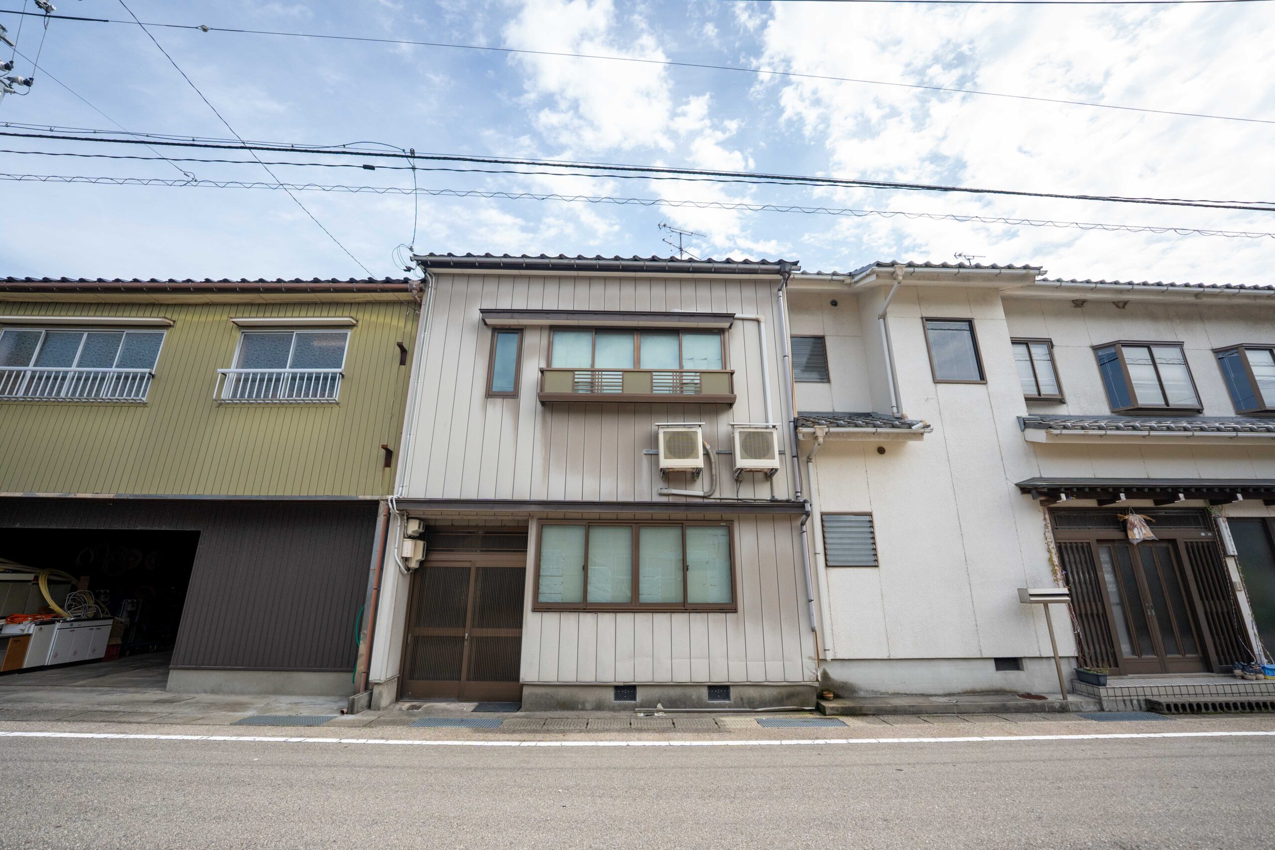 【南大町】まちなかの長〜い住宅
